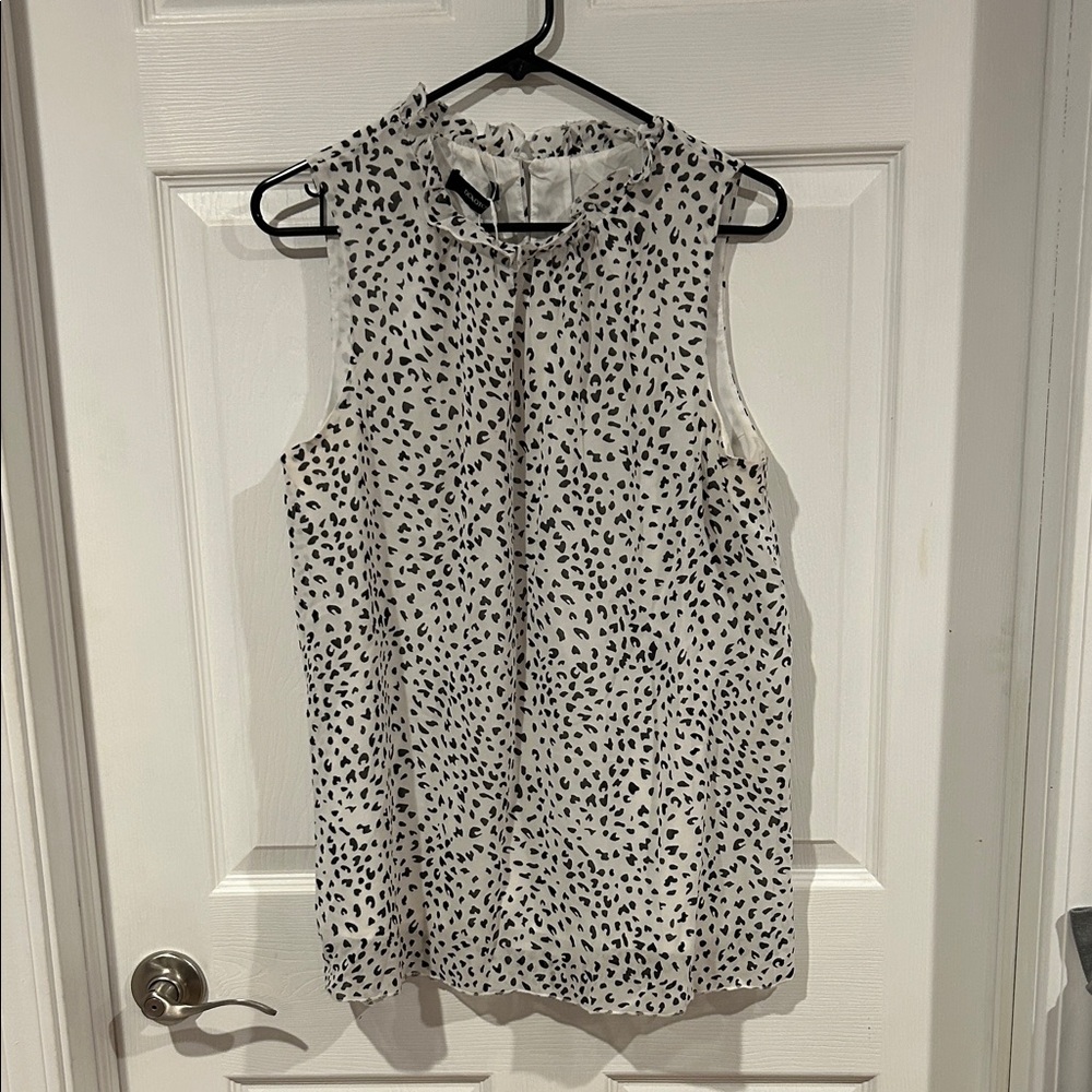 NEW Sleeveless Black and White Patterned Women's Top